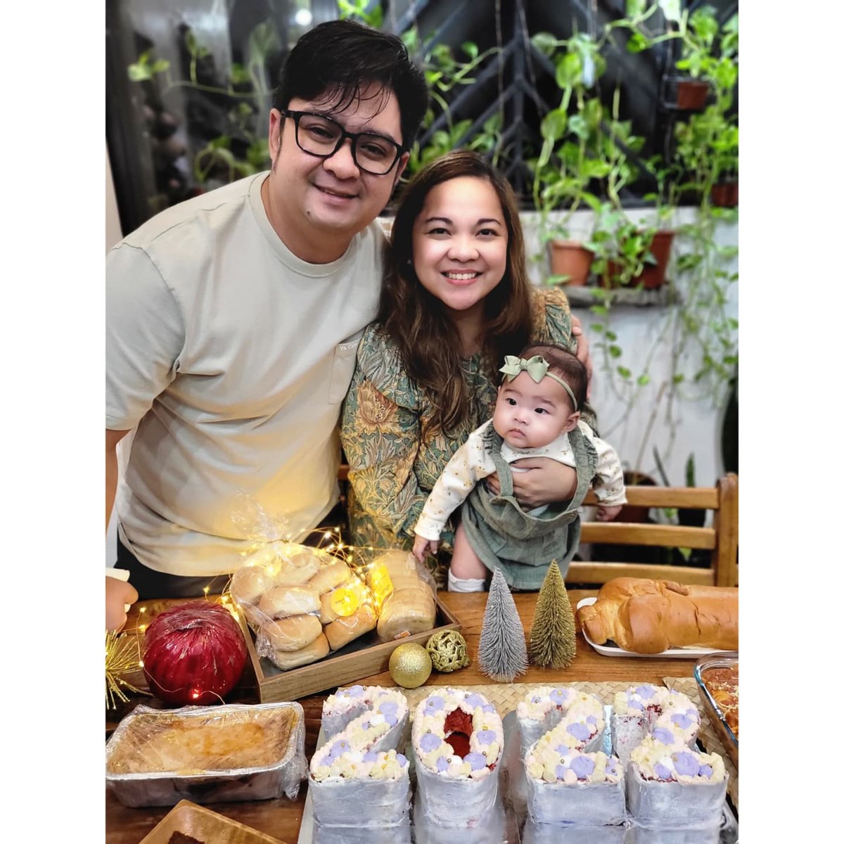kayemd7's tweet photo. Ending 2021 with a heart filled to the brim with love and gratitude. This is year has brought us the most priceless gift ever 👶 Thank you Lord for all of life's sweetest blessings! 🤗🙏

Hoping that things only get better from here! Hello, 2022! Happy New Year from Jia and fam https://t.co/t4dIMFFSD8