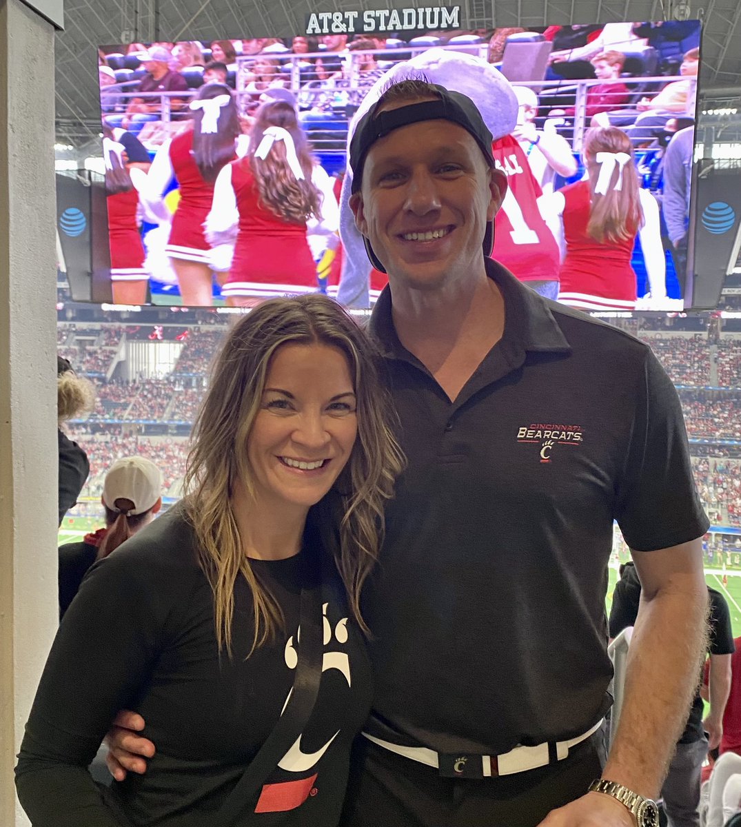 beck8535's tweet photo. Worth the trip! @GoBEARCATS @GoBearcatsFB #HNY #bearcats @Scooter_Bean @JasonRglsbrgr https://t.co/IyxdIcShZ2
