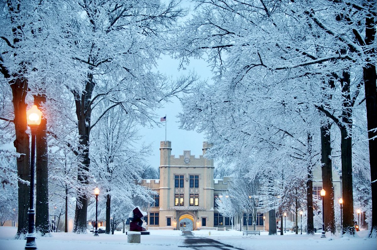WoosterEdu's tweet photo. Happy New Year, Scots! Here's to all that we will accomplish together in 2022. ✨ https://t.co/c2ccKxZ8eF
