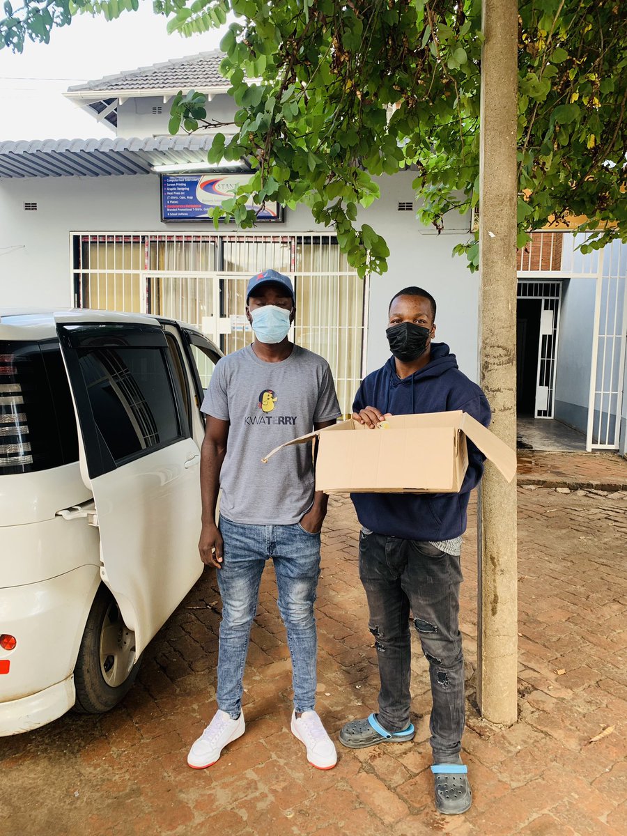 terrymap1's tweet photo. Moving around distributing my free appreciation chicks to the people. Thank you so much for the year 2021. Its good starting the year seeing these smiles. 2022 looks promising. God bless❤️❤️❤️🙏🏿 https://t.co/RJBhFLrSI6