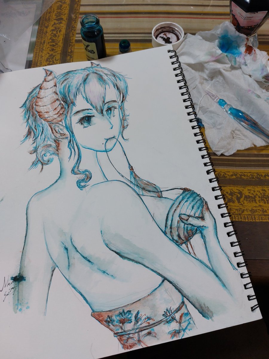 M178y's tweet photo. 書き初めならぬ描き初め2022。
年越し配信を聞いたらどうしても溢れるのをね、描きたくなった。
#メアリのメモリー #ガラスペン
初めて2色を使ったがむずい。そして手が下手すぎる・・・
インクはペン先で混ぜながら描いたら、最後のペン洗ってるときに自然と紫になったので髪に差し色できた。 https://t.co/jp25NcGfyC
