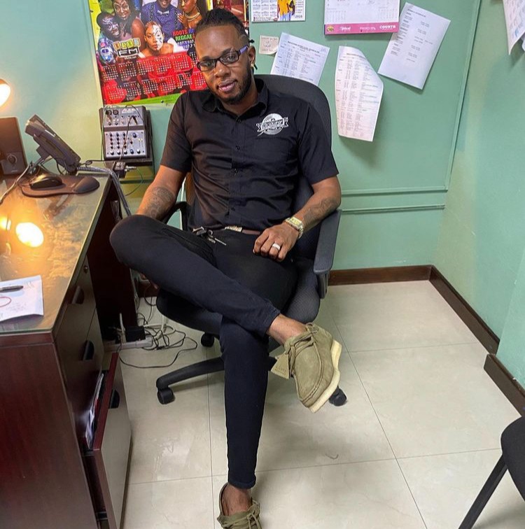 IRIE_FM's tweet photo. It's #OvaRev time right now on #the107s with @djlollipop_partyfanaticja ! Saturday morning up and live! https://t.co/aP9Pz7np7H