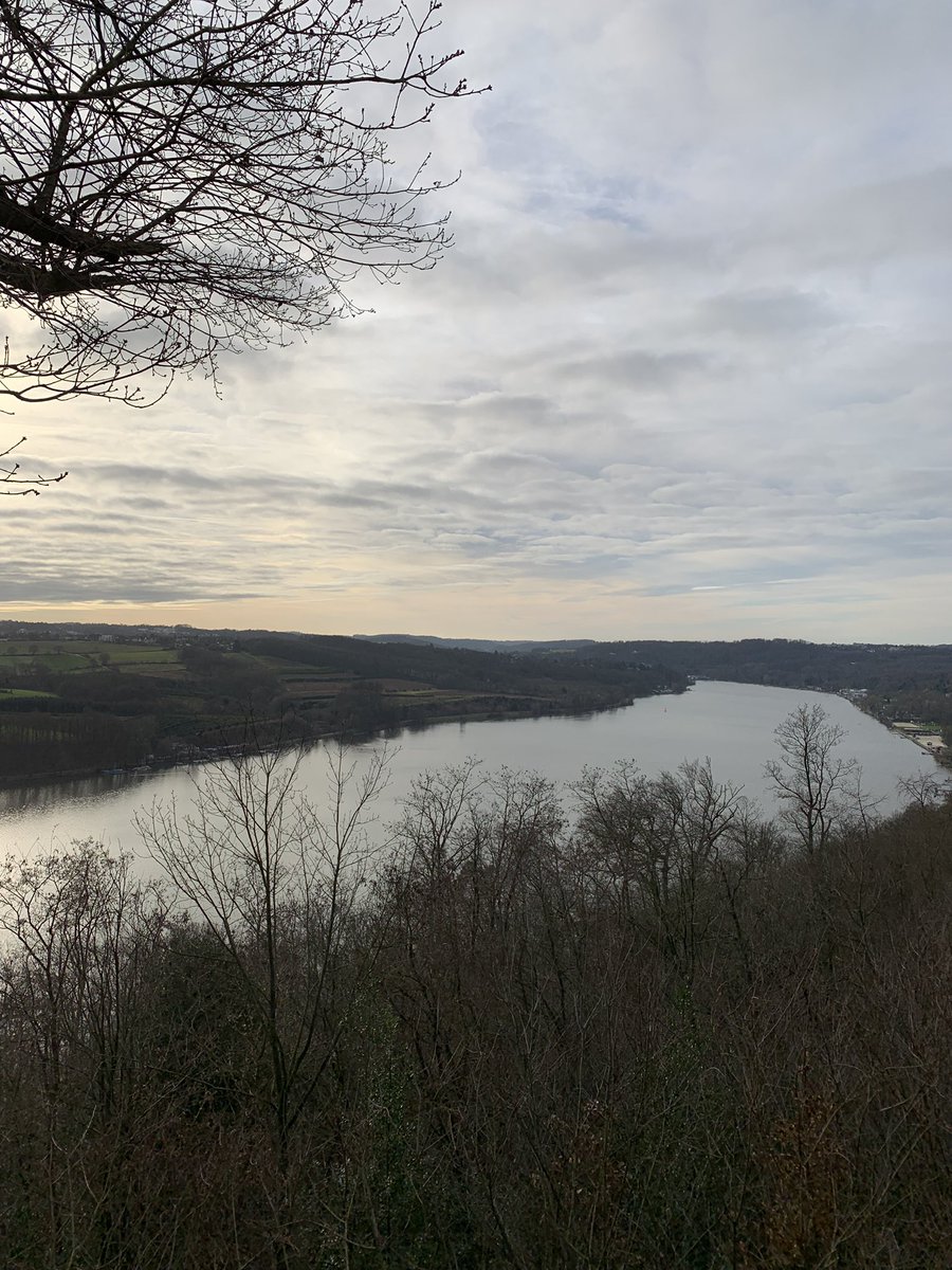 Zehnersassa's tweet photo. So. Ich wünsche allen Gutes im Neuen!
#Ruhrpott #Essen #Baldeneysee #HappyNewYear https://t.co/U1Rz1W3i04