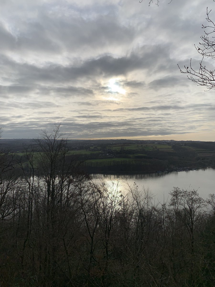Zehnersassa's tweet photo. So. Ich wünsche allen Gutes im Neuen!
#Ruhrpott #Essen #Baldeneysee #HappyNewYear https://t.co/U1Rz1W3i04