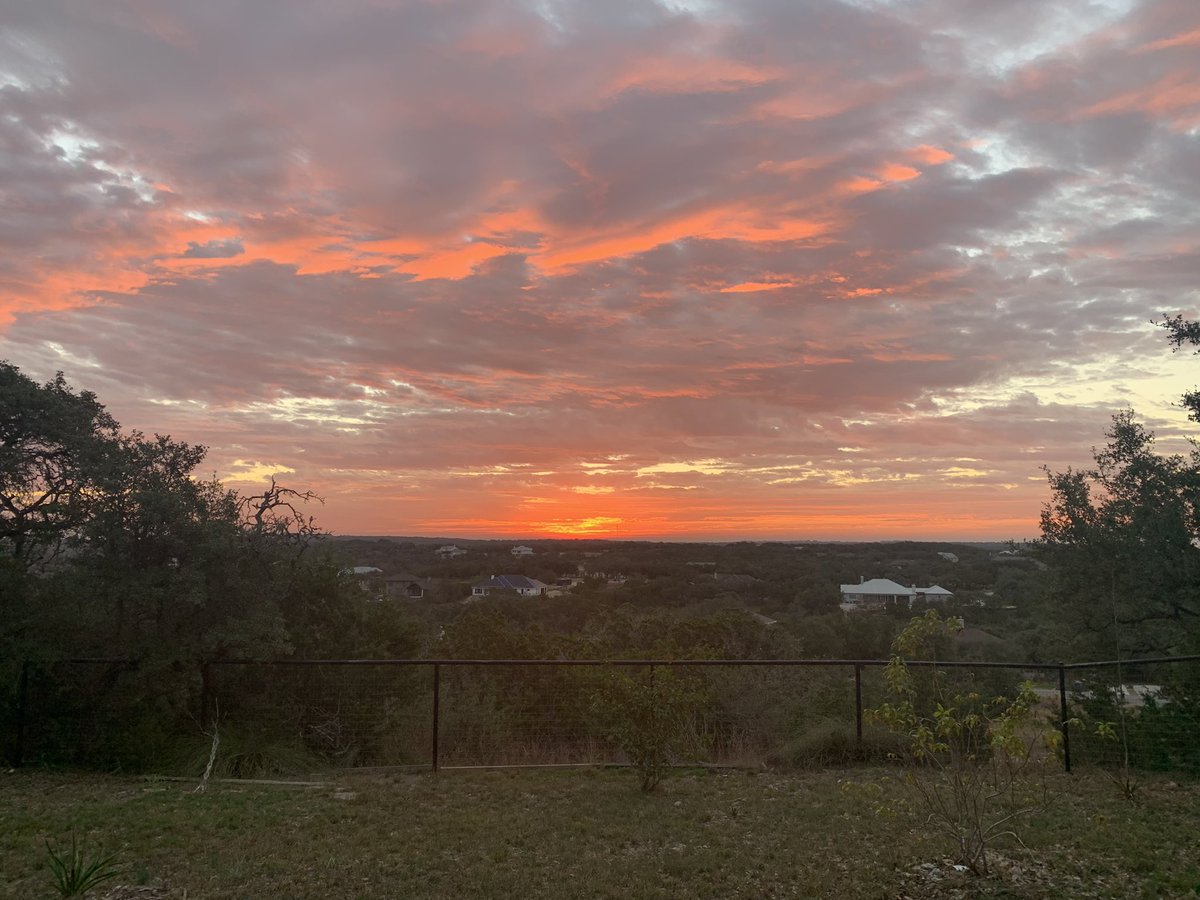 EdCosner's tweet photo. Not a bad early morning view to start the new year.  

Happy New Year and hope that y’all have a great 2022. 

#oldstrongguysrule #3xlstout #tight5performance #powersportstrengthconditioning https://t.co/xipD6p450X