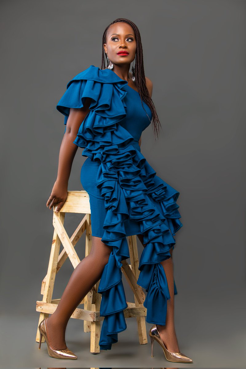 kasslitadesigns's tweet photo. Hellow 2022🎉🎉🎉🎉🎉
Here to remind you that we are getting stronger through economic challenges💙💙💙Consistency is the name of the game.💣💣💣💣
Facebeat Theophilus Leah Mbewe
Shoot Fern Media House
Custom dress by #kasslitadesigns
Model Kasslita CEO
Hair #braidit https://t.co/8kfwWk6xqC