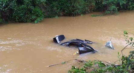Pai e filha de 3 anos morrem após carro cair de ponte em MG. Mãe da criança também se envolveu no acidente em São João del-Rei e teve ferimentos leves; vítimas morreram na hora:
r7.com/iFMU #R7 #portalr7