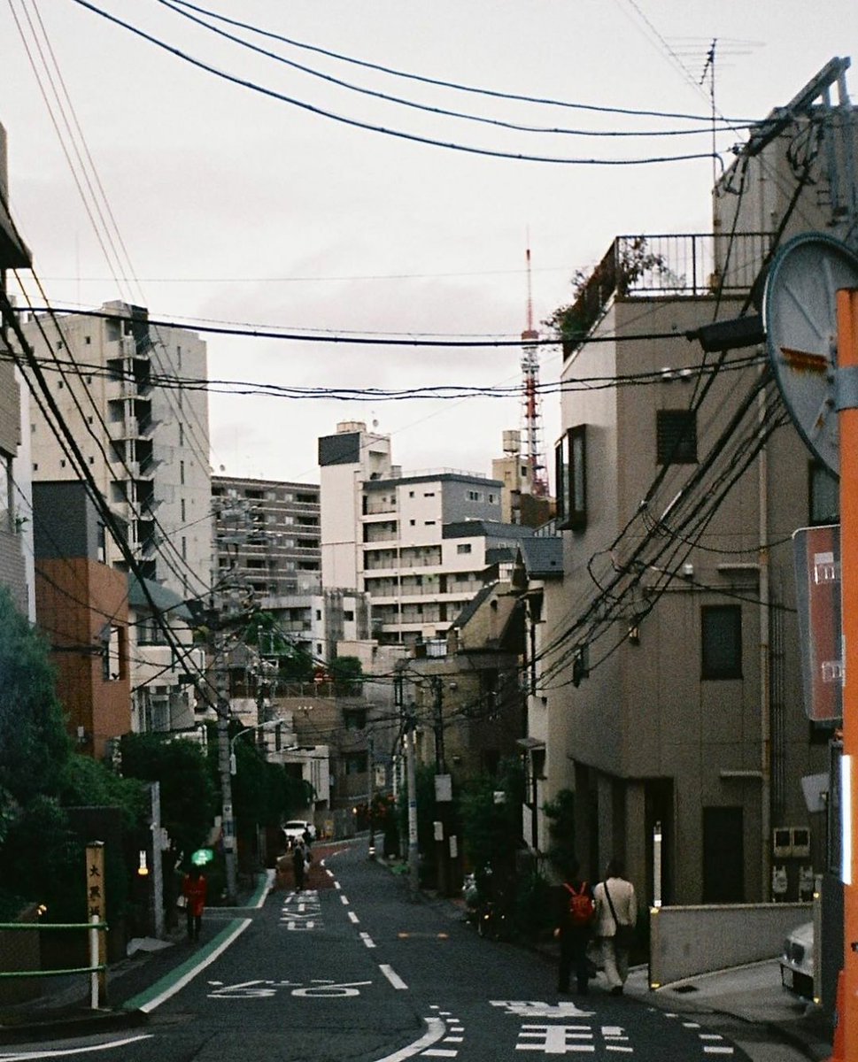 rawna_trb's tweet photo. #TokyoSpecial, streets of Minato-ku ,🚏⚠️ #tokyo #therealtokyo #35mm #analogphotography #streetphotography #rawna https://t.co/1MzSRUd9nk