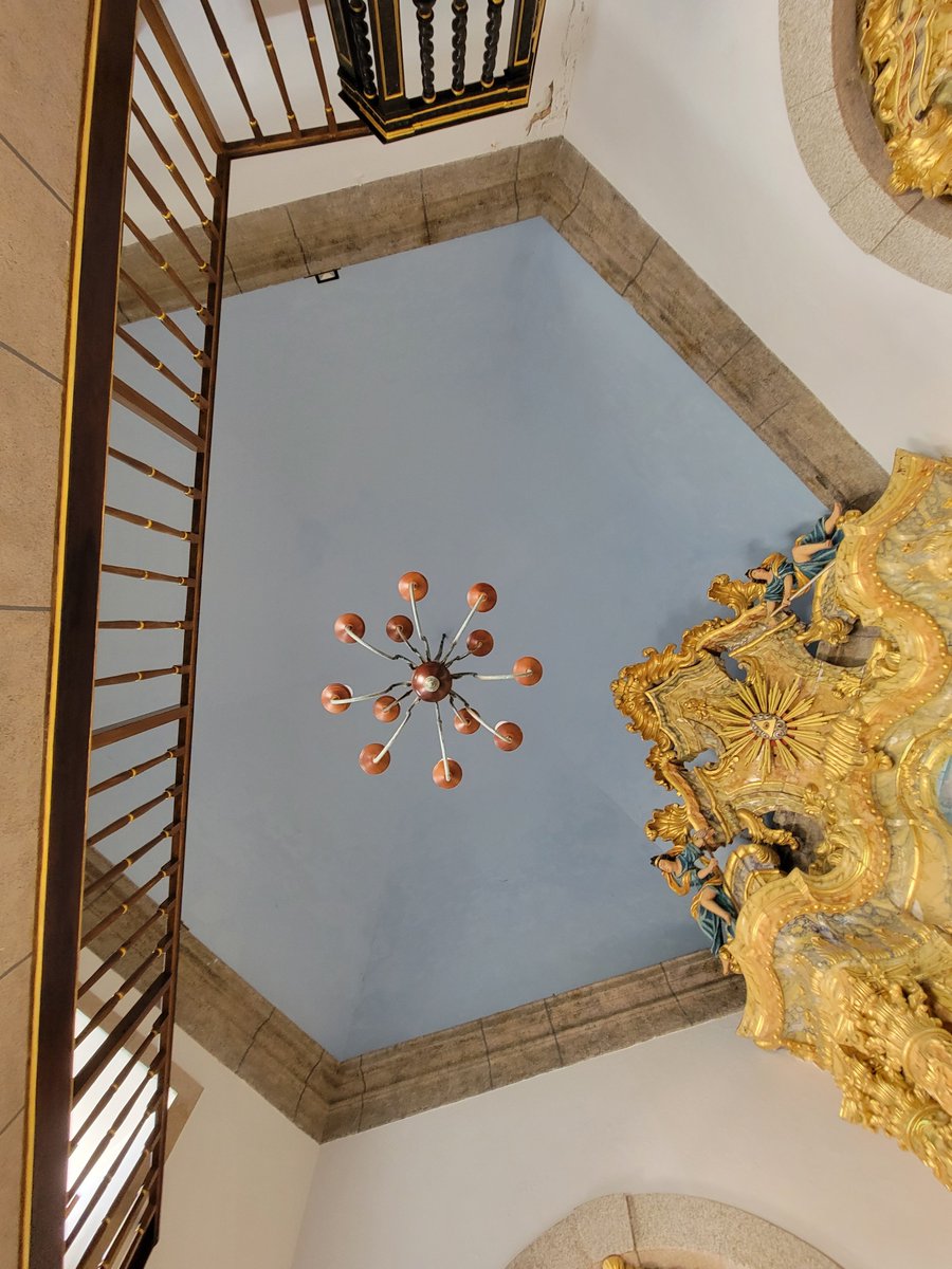 hexagonalnews's tweet photo. A #hexagonfact for ur new year — There are two (and as far as I know only two) hexagonal ecclesiastical buildings of significance in Portugal, the Capela do Senhor da Pedra in Miramar, and the Santuário do Senhor Jesus da Pedra in Óbidos. I visited both in November. 1/ https://t.co/l712j43mKh