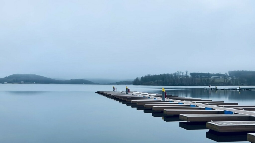 Planet_Kai's tweet photo. Wir haben den ersten Tag im Jahr genutzt und sind um den Bostalsee gelaufen, der schön im Nebel lag.
🏷 Tags: #see #lake #nebel #fog #spazieren #saarland #bostalsee #wasser #spiegelung #hafen #boot #nature #natur #saarbrücken #germany #water #reflec… https://t.co/LIfGbgEw0x https://t.co/uuNXeXOz0b