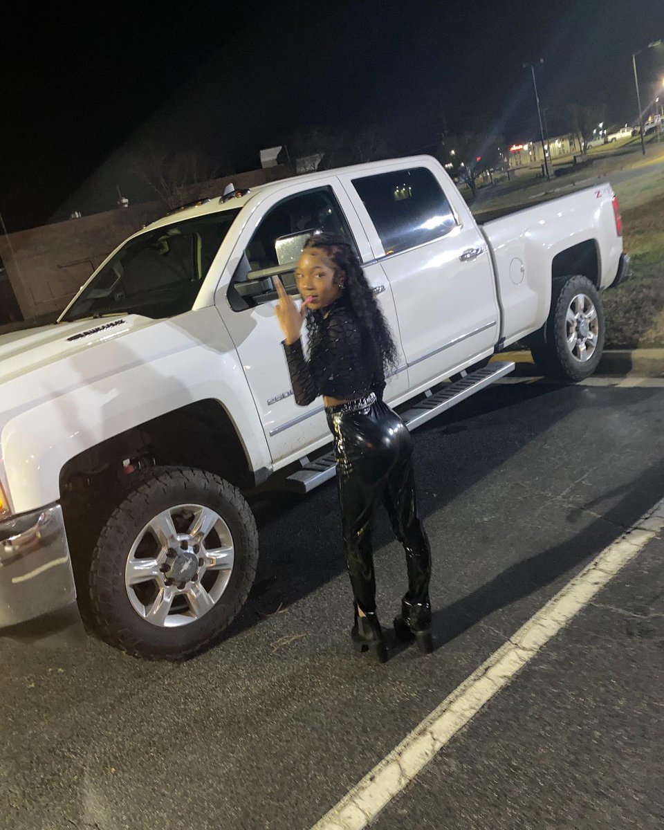 jaylia20's tweet photo. Just a blessing to be here… Happy birthday to me 🖤 https://t.co/VK15wfbs1W