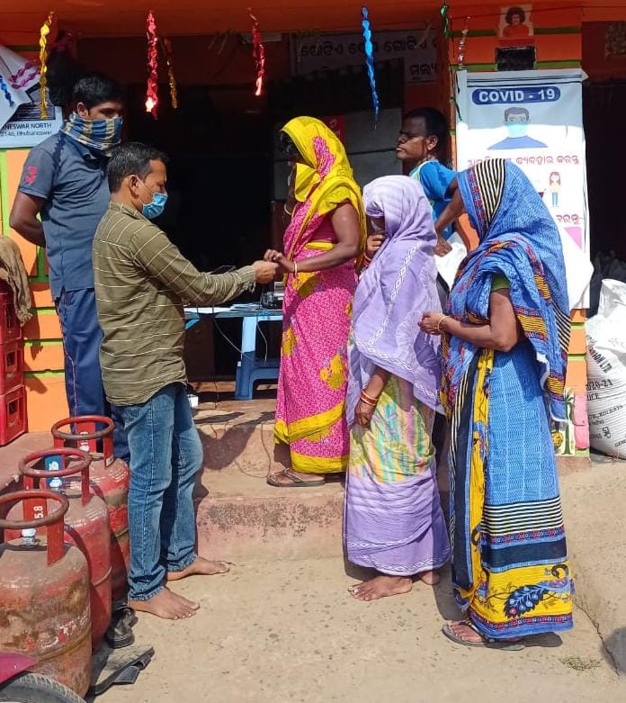 VLE Sanjay Kumar Mohanty helping lady farmer to withdraw PMKISAN money through digipay Gp-Sankuli District - Dhenkanal.

<a href="/OdishaSpv/">CSC SPV Odisha</a>
<a href="/dintya15/">dinesh tyagi Retd IAS</a> 
<a href="/sanjaykrakesh/">Sanjay K Rakesh</a> 
<a href="/SwornaprabhaSi1/">Swornaprabha Singh</a> 
<a href="/satyaboll/">Satya Bikas</a>