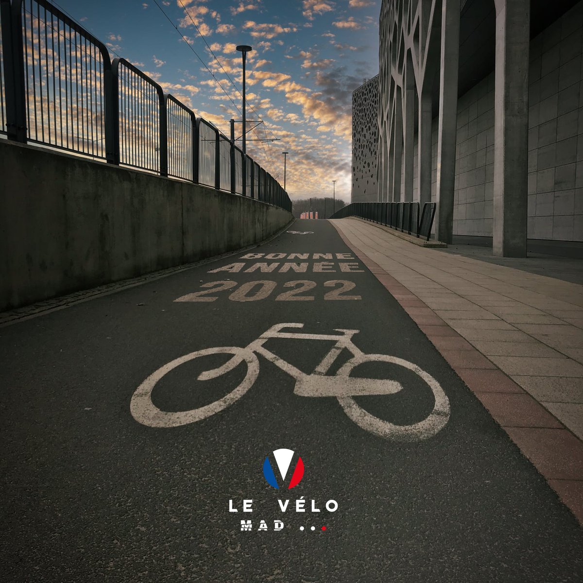 Le Vélo Mad vous souhaite ses meilleurs vœux pour 2022 ! On vous réserve toujours plus de surprises pour cette nouvelle année qui se profile, vous n'en reviendrez pas.😉Et surtout, prenez soin de vous et de vos proches, c'est le plus important. #levelomad #ebike #nouvelan2022