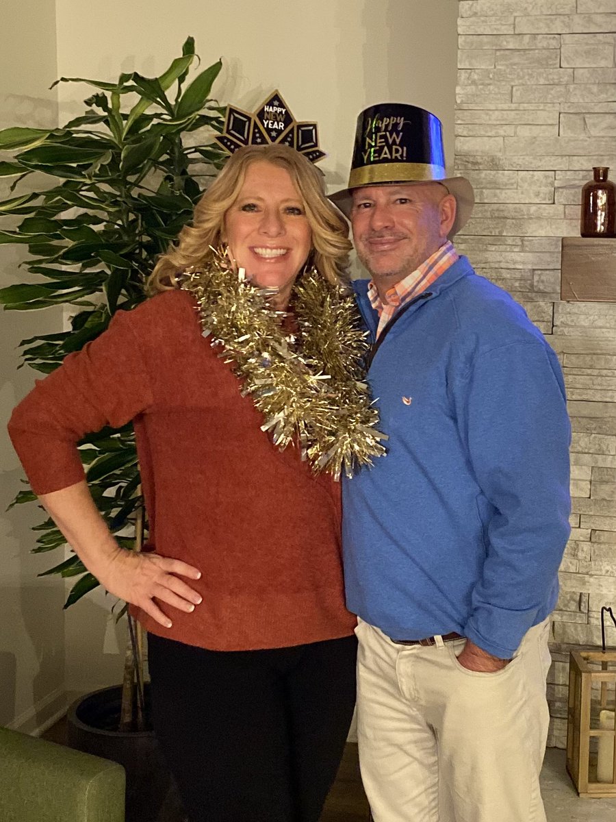 krbowen's tweet photo. Happy New Year from @rbowe1 and me.   Praying 2022 is filled with peace, love and joy.  #2022NewYear https://t.co/B1Om99fRtf