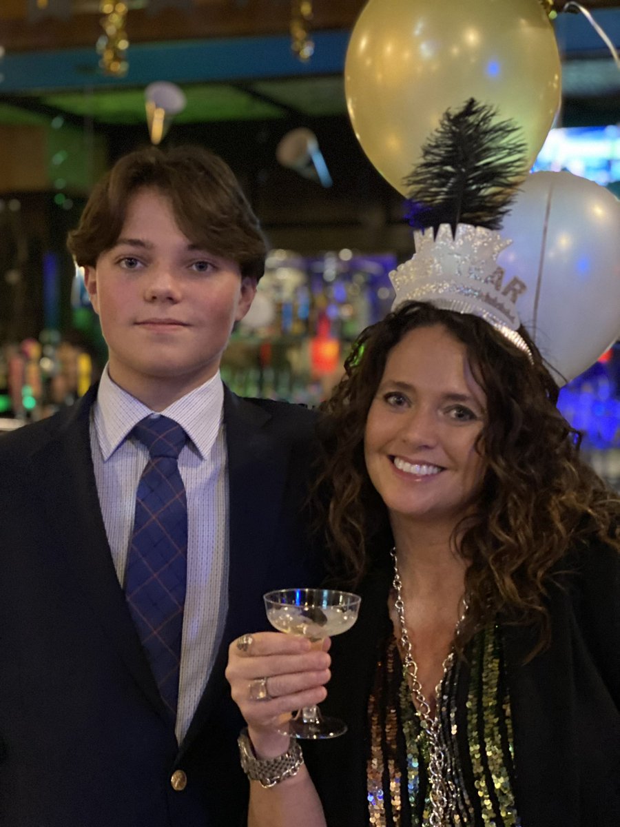 Cheers to the New Year! May 2022 bring you happiness, peace, and prosperity. 🎆🎆🎆
#NewYearsEve2022 <a href="/fagersisland/">fagersisland</a>