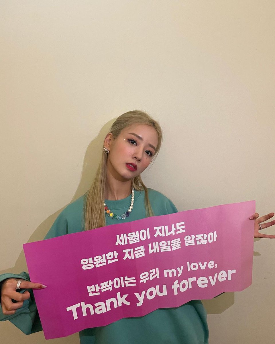 apinkplace's tweet photo. [BOMISTAGRAM] Atualização da Bomi.

"2022. Feliz ano novo 🤍 Eu amo nossos pandas que estiveram conosco, mesmo no último dia. Vamos ser felizes juntos 👍"

#Apink #Bomi #에이핑크 #윤보미 @Apink_2011 https://t.co/nNNQIp6BRj