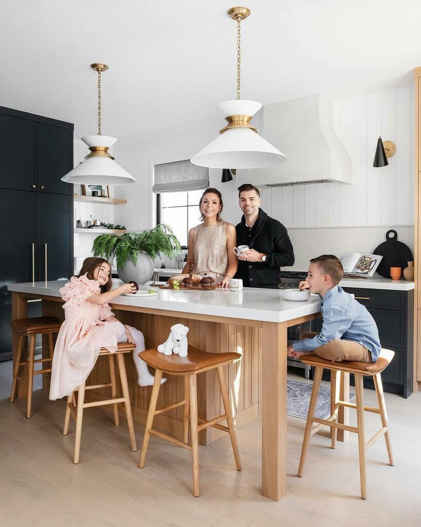 LeclairDecor's tweet image. Good morning from 2022! Happy New Year from the Leclairs! 🎉⁠
⁠
From the bottom of our hearts, thank you for following along and supporting us year after year. Every double tap, share, comment, view and purchase means the world to us. Wishing you all … instagr.am/p/CYMThXnFUGz/