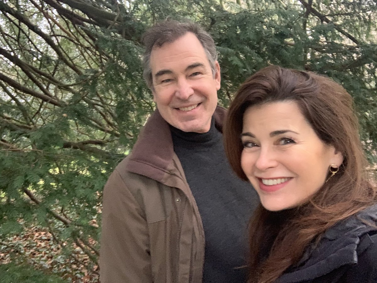 CarolineBruijnD's tweet image. Even uitdeuken. 
Gelukkig Nieuwjaar allemaal! 
Dat het allemaal maar weer wat grootser en meeslepender mag worden in 2022.