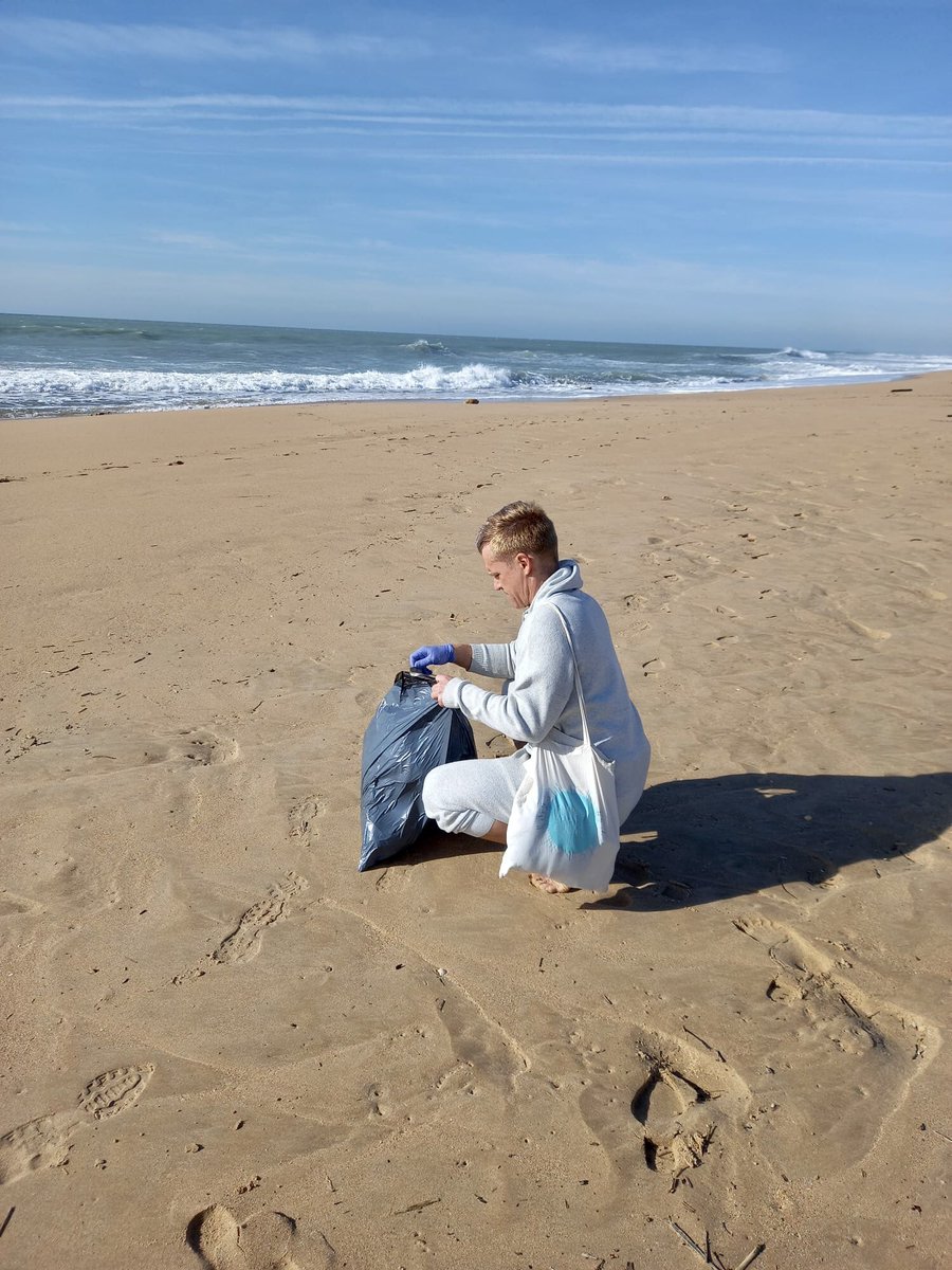 AlbertoArcosWeb's tweet image. Comenzar el año haciendo cosas buenas……como recoger basura que me voy encontrando a la vuelta de mi paseo por la playa!

“Actúa localmente, piensa globalmente” by @ambienteeuropeo 

#basura #NoTiresBasura 
#PlanetClean #basurasmarinas