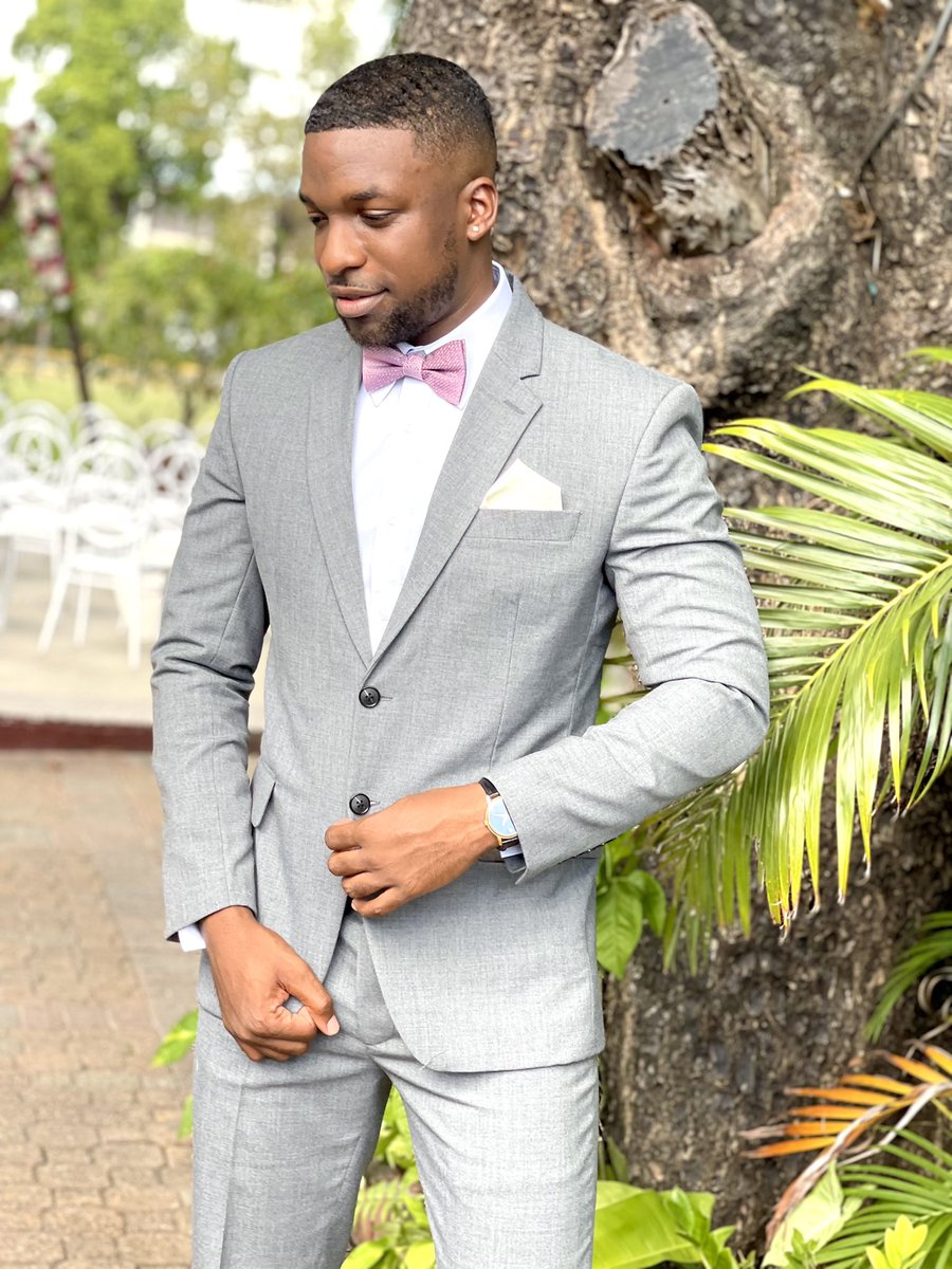 OneRomone's tweet photo. I hardly wear suits but when I do 😌 https://t.co/vvOA0Iibw3