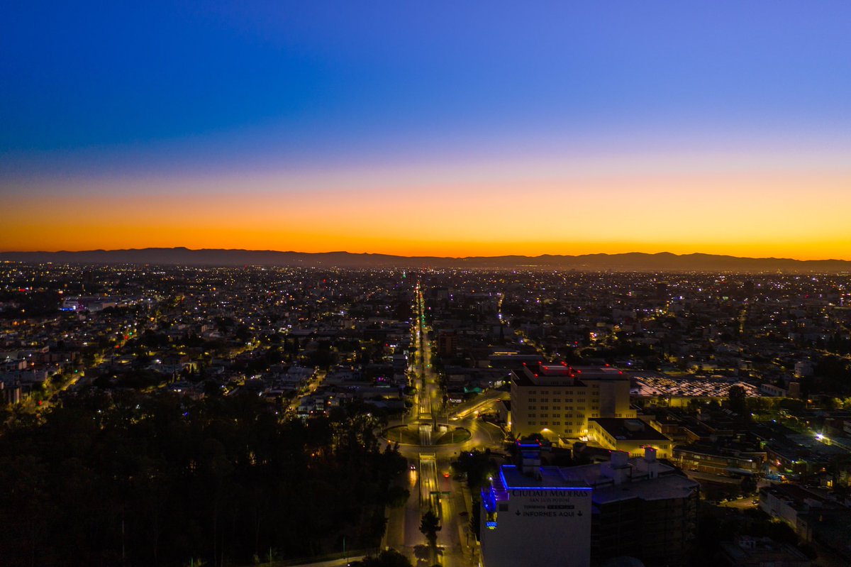 ElDronRamonSLP's tweet photo. PRIMER AMANECER
DEL AÑO  ﾟ * ₊ ･  ﾟ𖧐
#ElDronRamón #sobrevolandolaciudad 
de #SLP

🌞 2022, un año para empezar de nuevo.

#mavicpro2 #djidrone #teníaqueser #AñoNuevo  #SanLuisPotosí #MX https://t.co/WlwXHwMjSn