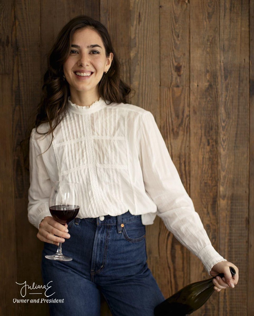 karaswines's tweet photo. From Karas, we wish you a 2022 full of new projects and new experiences! 🍷✨ 

Happy New Year! https://t.co/ngN0zQ4R8i