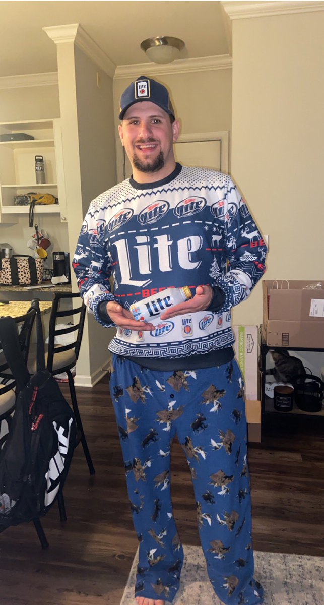 Ashberg16's tweet photo. @MillerLite please sponsor my fiancé he’s gone rampant https://t.co/NOMJWbasvZ