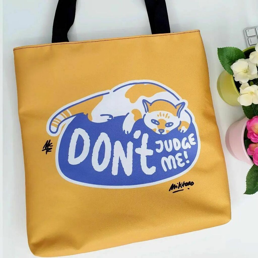 creativeutdmy's tweet photo. Tote bag yang comel oleh @khairun_tak_khairun . Jom ke kedai artis di https://t.co/y4diQztoiP untuk pelbagai ilustrasi menarik! Klik link di bio.❤

Totebag berzip/tanpa zip atau sling totebag bersaiz 15" ini sesuai untuk membawa notebook, telekung, tabl… https://t.co/E1hTddgGnF https://t.co/39PQQIfhCT