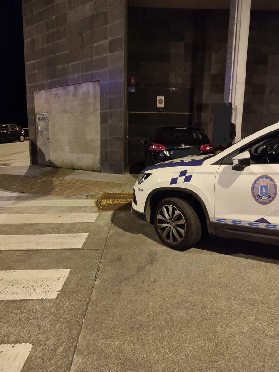 Policia_Coruna's tweet photo. #SeguridadeViaria
#TráficoCoruña 

🚔Por moito que informamos e avisamos, atopámonos con irresponsables que deciden comezar mal o 2⃣0⃣2⃣2⃣:

📆Madrugada 1 de xaneiro, 02:45 horas.
📍Rúa Faro Fisterra.

✔️Alcoholemia positiva.
✔️Pérdida de vixencia do carné ata agosto 2023.

⬇️⬇️ https://t.co/W4PmAqn0Eu