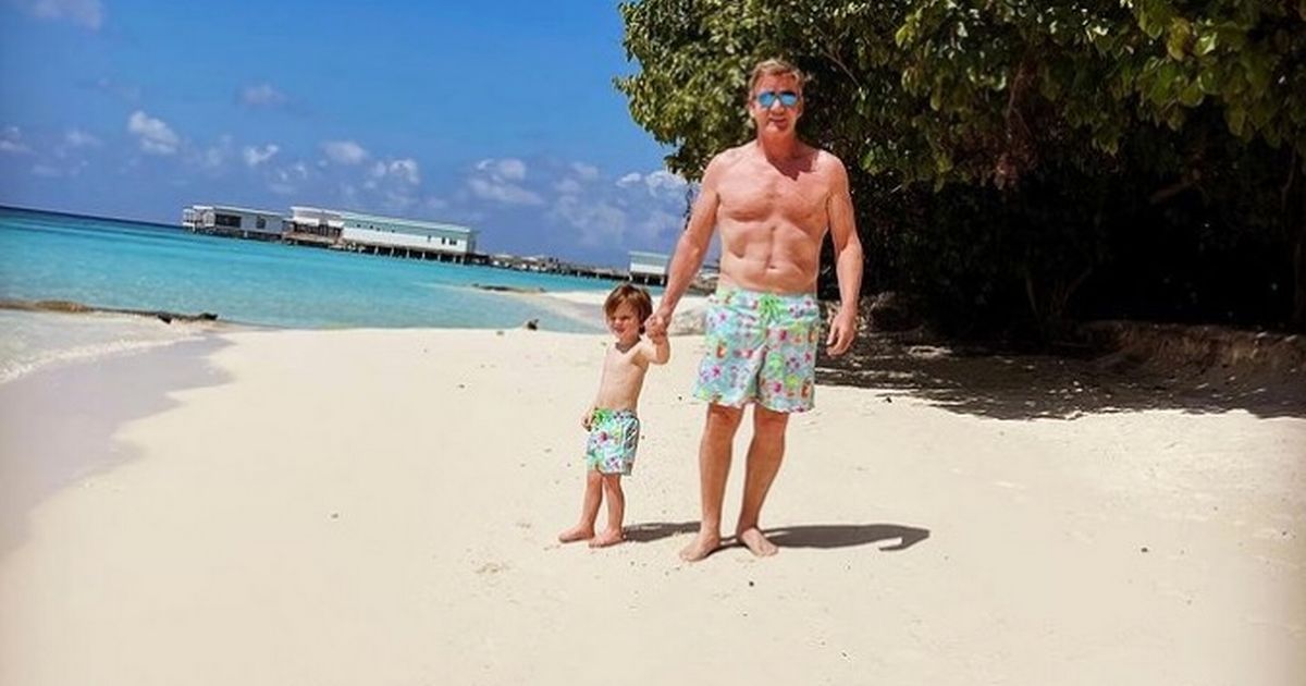 Gordon Ramsay shows off buff body as he ditches shirt on Maldives beach holiday
https://t.co/zC9njzvPEG https://t.co/LR0C8fpUv5