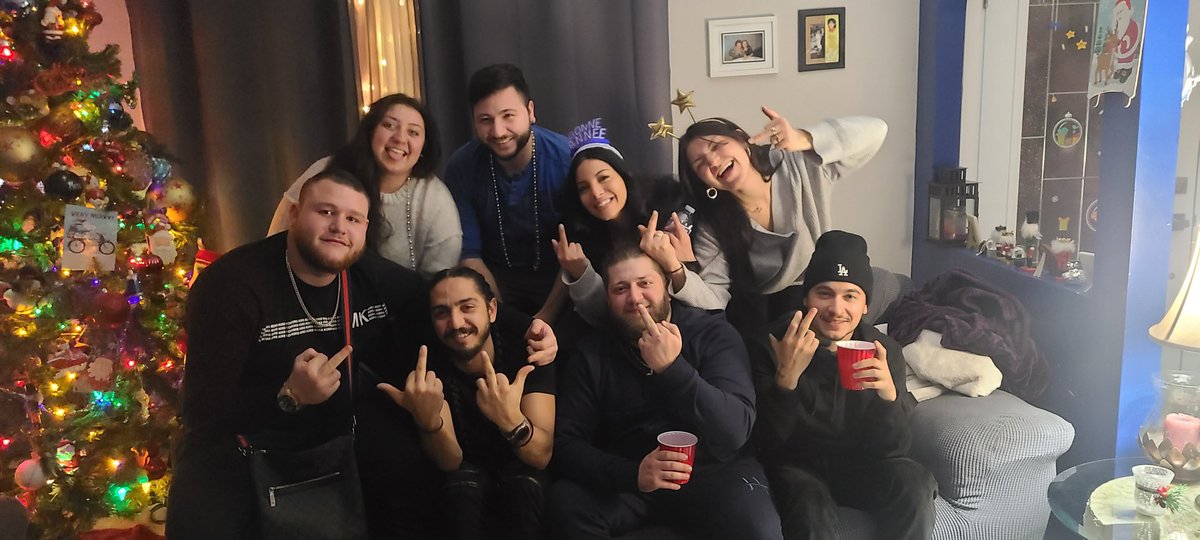 marykartz's tweet photo. Cheers to 2022 🤍🎉 blessed to have you all https://t.co/4KrezxWpju