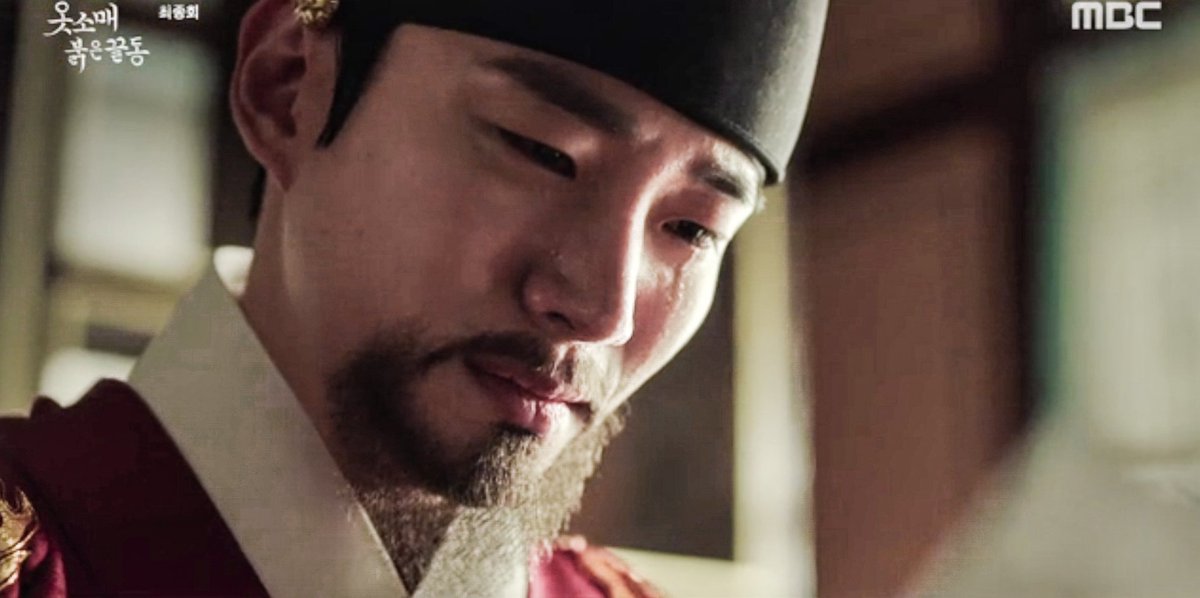 zygmaund's tweet photo. How do you know a love story is beautiful? Because you feel that crushing pain. With the most beautiful love, comes the most heartbreaking pain. 😭

#TheRedSleeve is deserving of all the ratings, awards, and hype. This show deserves everything. 

#TheRedSleeveEp17 https://t.co/Nr4C9SzMcC
