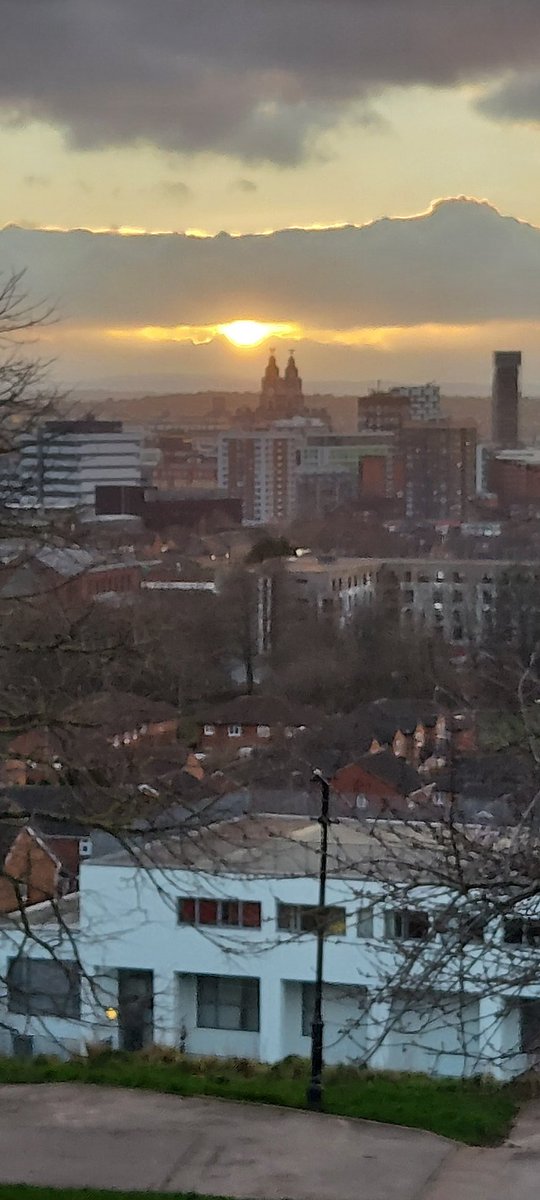 Born and bread,survived Hillsborough,lost both parents brought my children up and now make a difference in education.
This city Makes you into the man you want to be/become ❤❤