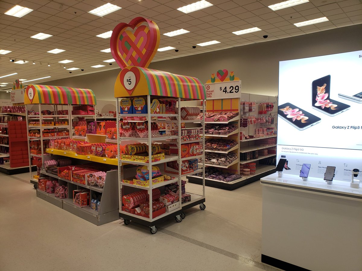 EdwinPeng88's tweet photo. Damn @Target really quick with replacing Christmas merch with Valentines Day stuff. Too early! https://t.co/5sPUZQy1Ia