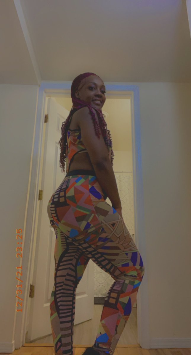 ImBacYaBishK86's tweet photo. #FuckCovid 🖕🏾#ImAlive #ImWell #ImBlessed 🙌🏾 #HappyNewYear 🥂 #KiesterBiihhh 😘 https://t.co/3HDIiVaGMp