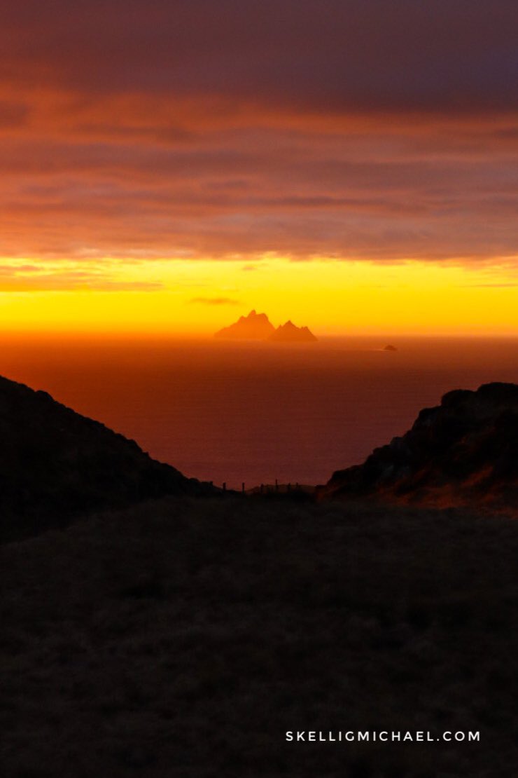 SkelligMichael_'s tweet photo. Happy New Year, everyone. 

In the midst of tumultuous times, it’s comforting to remember that there are some things in our life that persist peacefully in a dimension of time far above the drama of our own. 

Blessings and best wishes from South Kerry. https://t.co/YhETlMU4PT