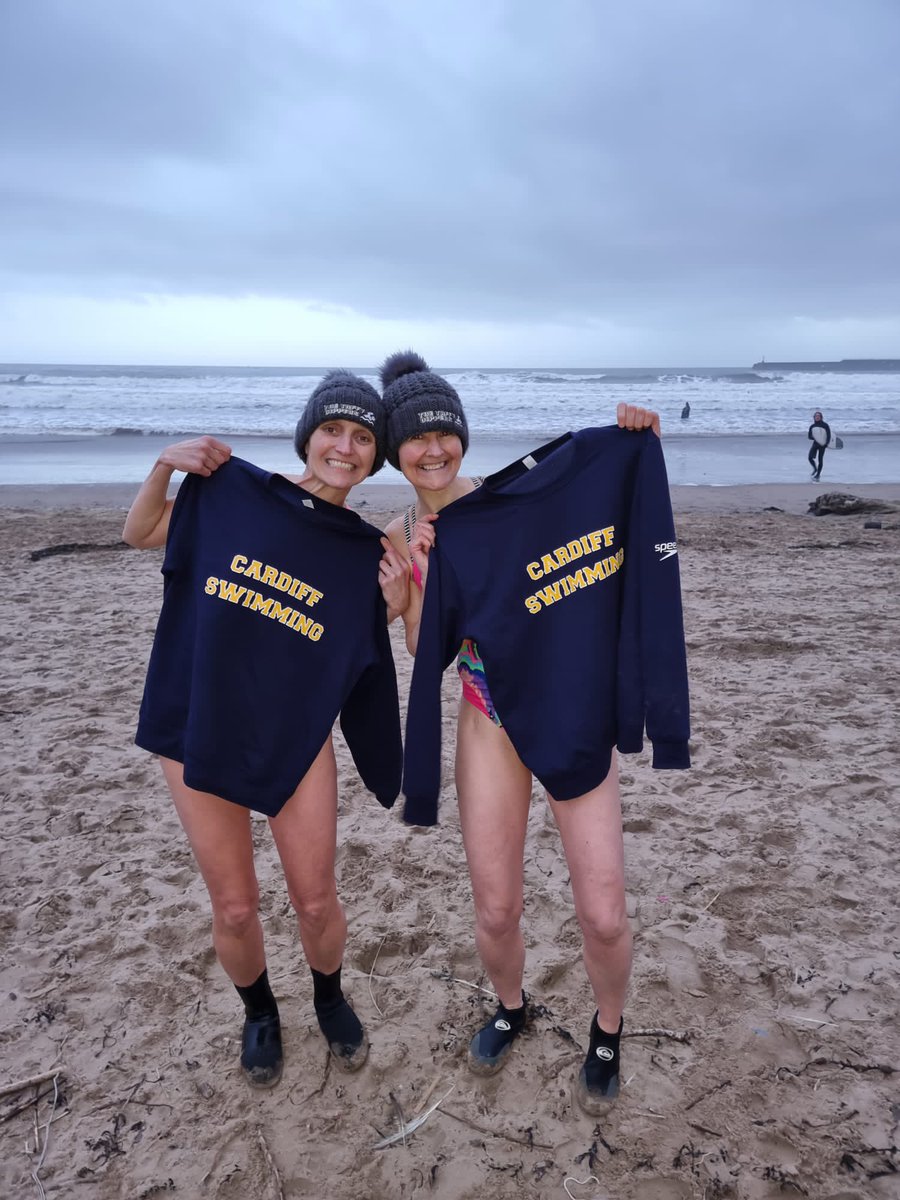 maxmckinnell's tweet photo. Great way to start 2022. Love our @CardiffSwimClub sweatshirts @killershark1972 #NewYearSwimmers @speedo https://t.co/tXmDwGbJQC