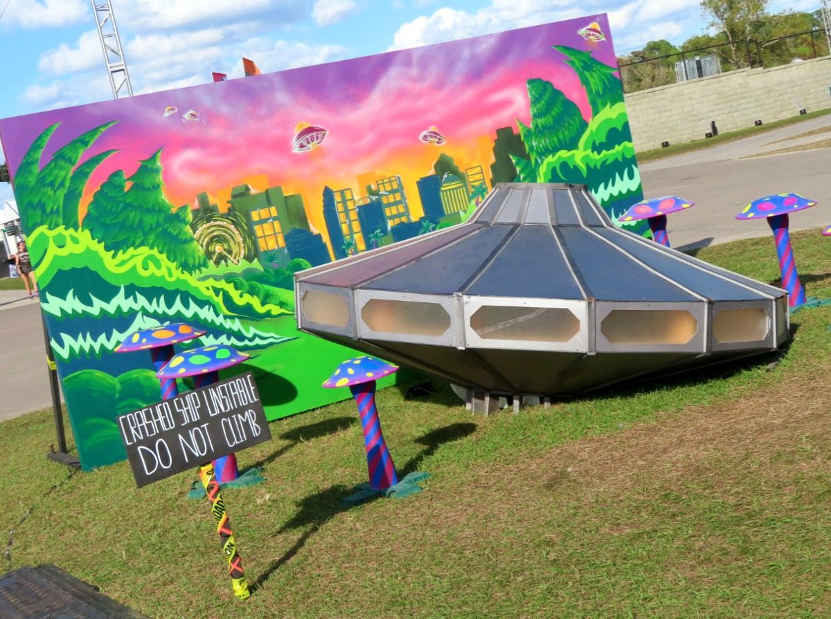 CanobieFan's tweet photo. Entering the #RaveZone #OrlandoInvasion 🛸 👽 😀 🔊 
@InsomniacEast https://t.co/I7y17zDdTf