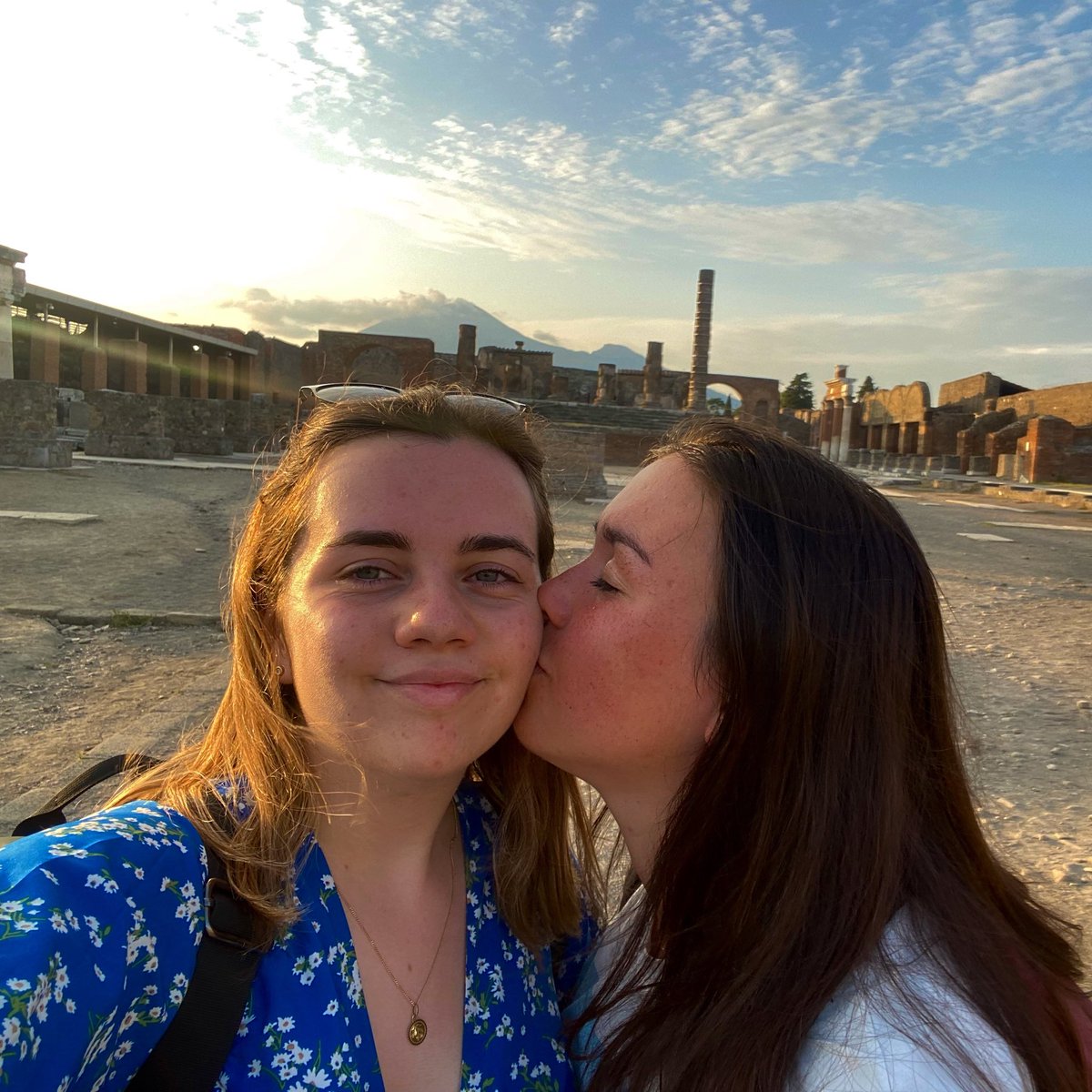 esilliess's tweet image. +1🥰