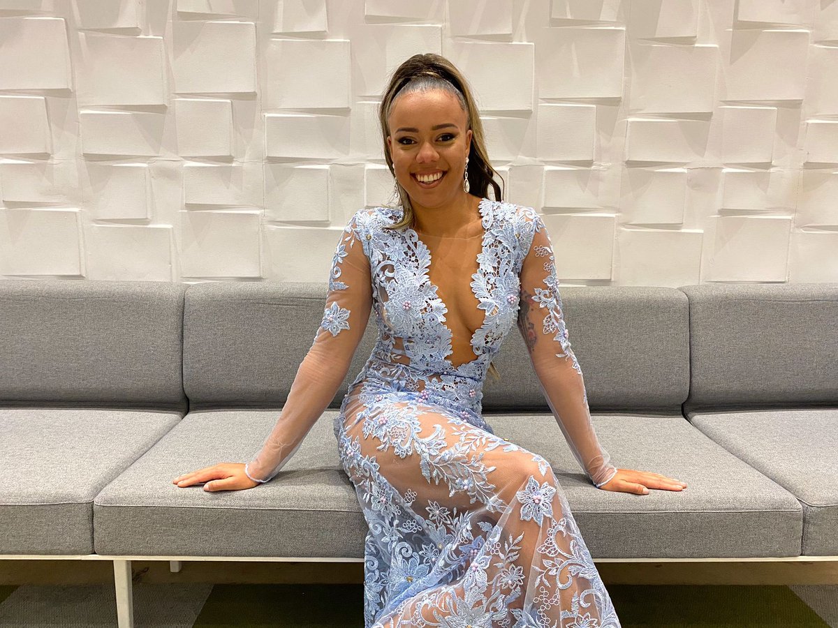 SislenaC's tweet photo. NELLA FANTASIA 💫

Agradecida por esta oportunidad que me han brindado y mucho más por lo especial que ha sido todo 😍

Feliz año nuevo a tod@s 🎉 

Maquillaje y Peluquería: @albertodugarte 
Vestido: @madovigarok 
@telecincoes @mediasetcom @FremantleESP https://t.co/tJ1K1MZ9S4