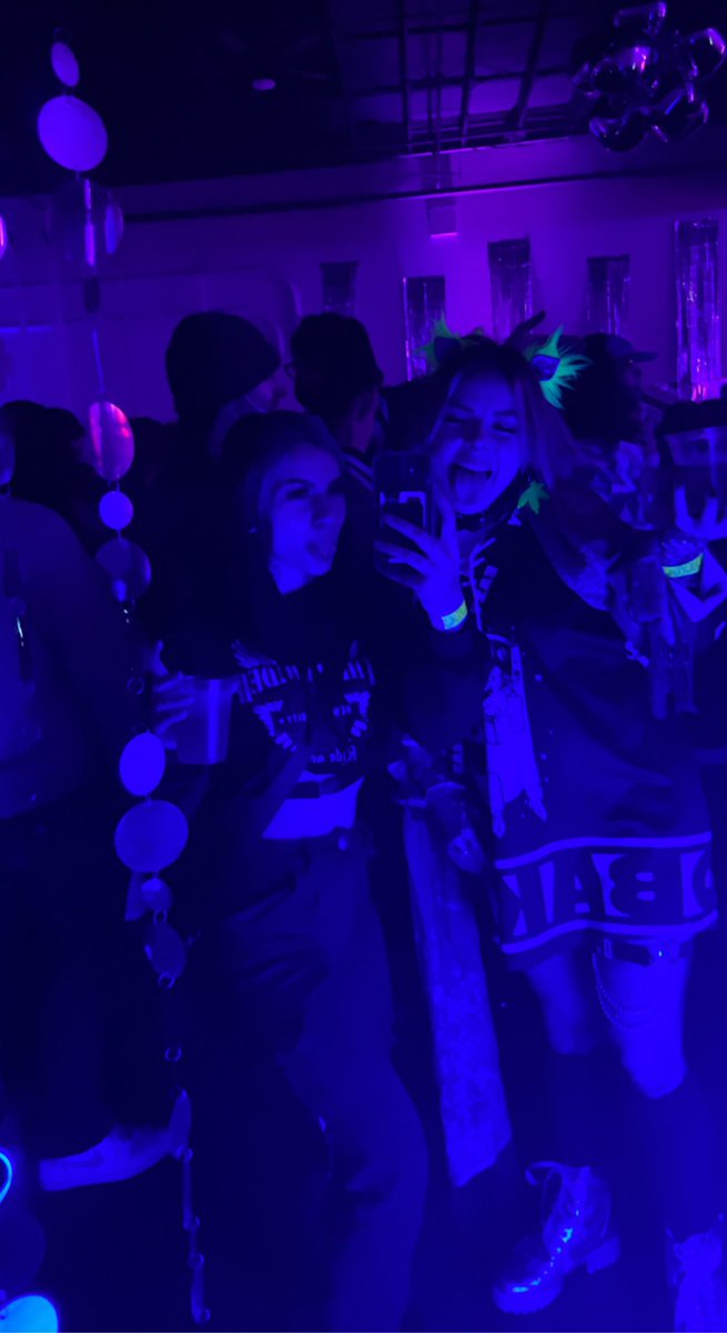 spookygemm's tweet photo. thnx for ringing in the new year w me, i love u to the moon &amp; back 🥺🤞🏼 https://t.co/qiSbW7tTRn