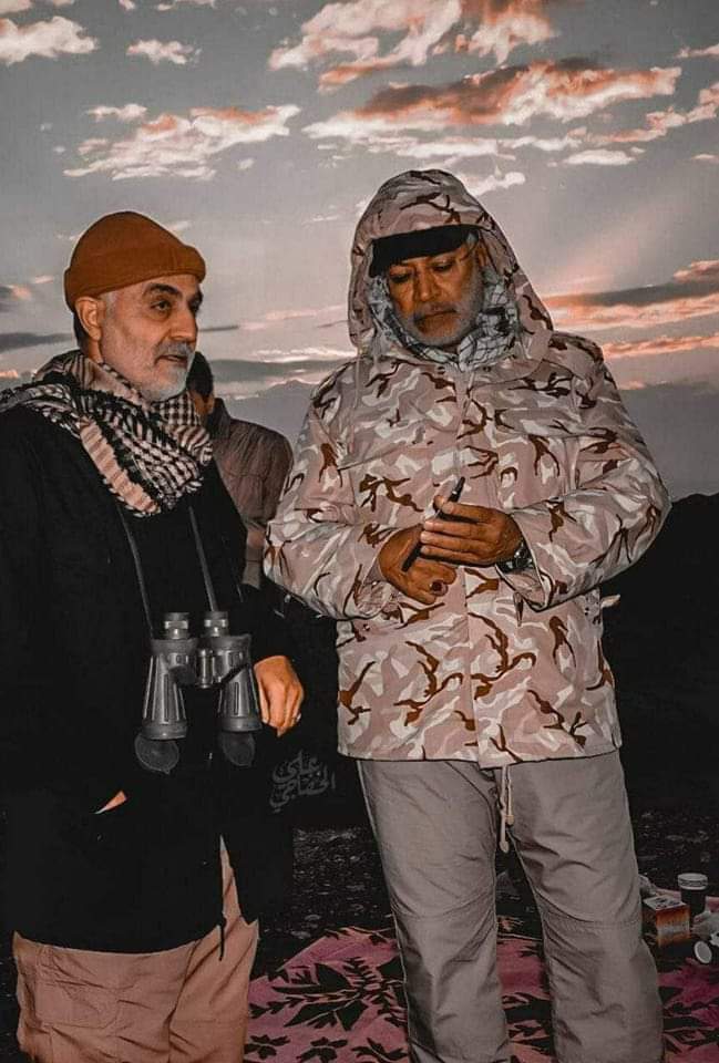 ايها العراقيون اذا اردتم زيارة اللواء العظيم #قاسم_سليماني فزوروا ضريح مهندس الانتصار.

ايها الايرانيون اذا اردتم زيارة ابو مهدي المهندس فزوروا ضريح سليماني .

لان دمهم ولحمهم اختلط ليقول ان دمنا و لحمنا واحد  ما دمنا مع الحسين (ع) 
#الرد_المليوني 
#نحن_قاسم 
#نحن_المهندس