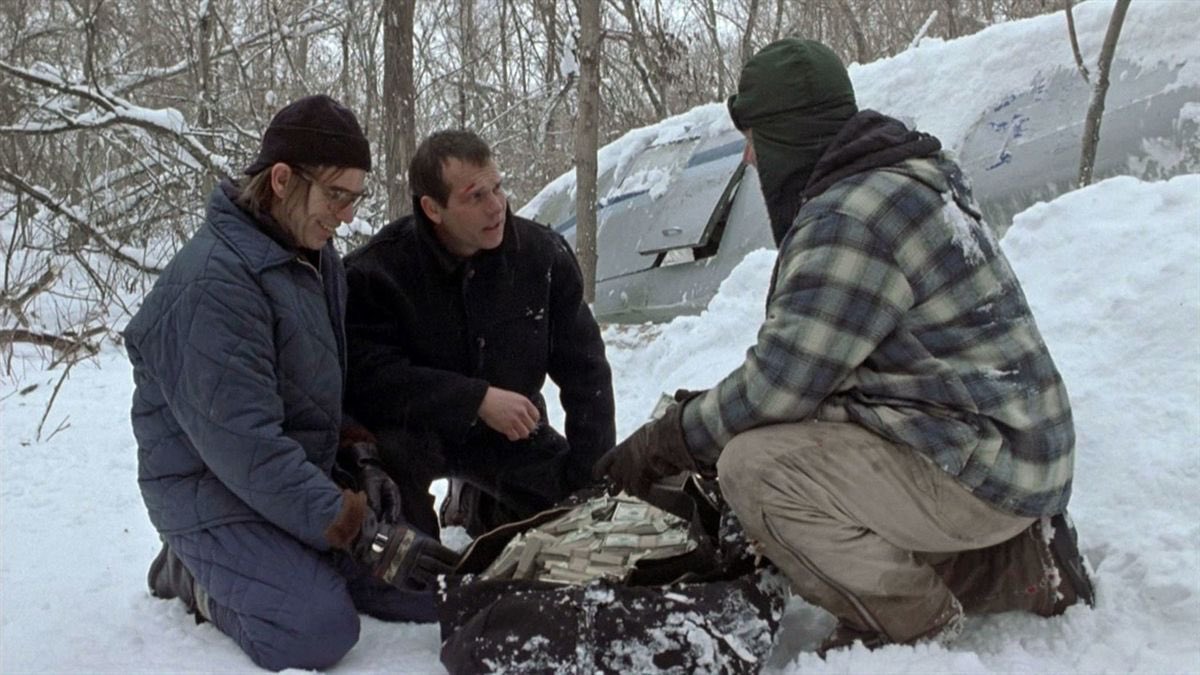 makemyday70s's tweet photo. Découverte d’#UnPlanSimple de Sam Raimi (1998).
Une vie ordinaire, de l’argent qui tombe qui tombe du ciel, un trio de pied nickelés, les emmerdes qui commencent.
Un polar hivernal efficace, grâce à un scénario parfaitement ficelé.
Thorton est épatant. https://t.co/6wdiWziqo4