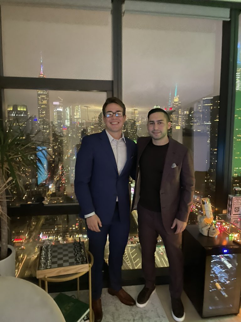 Conner_Milliken's tweet photo. Happy New Years🌃🎆 https://t.co/ciXxvMFCkg