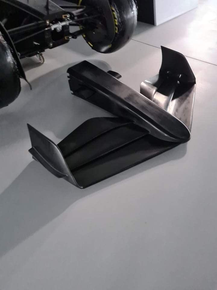 BradleyPhilpot's tweet photo. So it wasn’t just a render based on the F1 mock up! It exists in real life! Thanks to @lj_vind for these! #F1 @MercedesAMGF1 https://t.co/BFIF4eyVsx