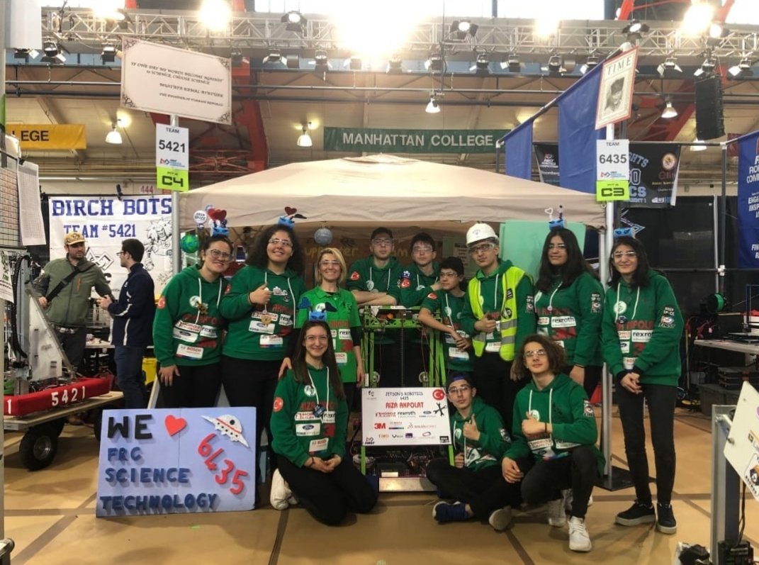 jetsonsrobotics's tweet photo. We have entered 2022,the year George Jetson was born. In the next 30 years,everyone will switch to flying cars,there will be robots at home,we will be fed with pills.Happy birthday daddy George Jetson 🎉🎂Your family Jetson's Robotics6435 loves you ❤ https://t.co/L4TIptzEov