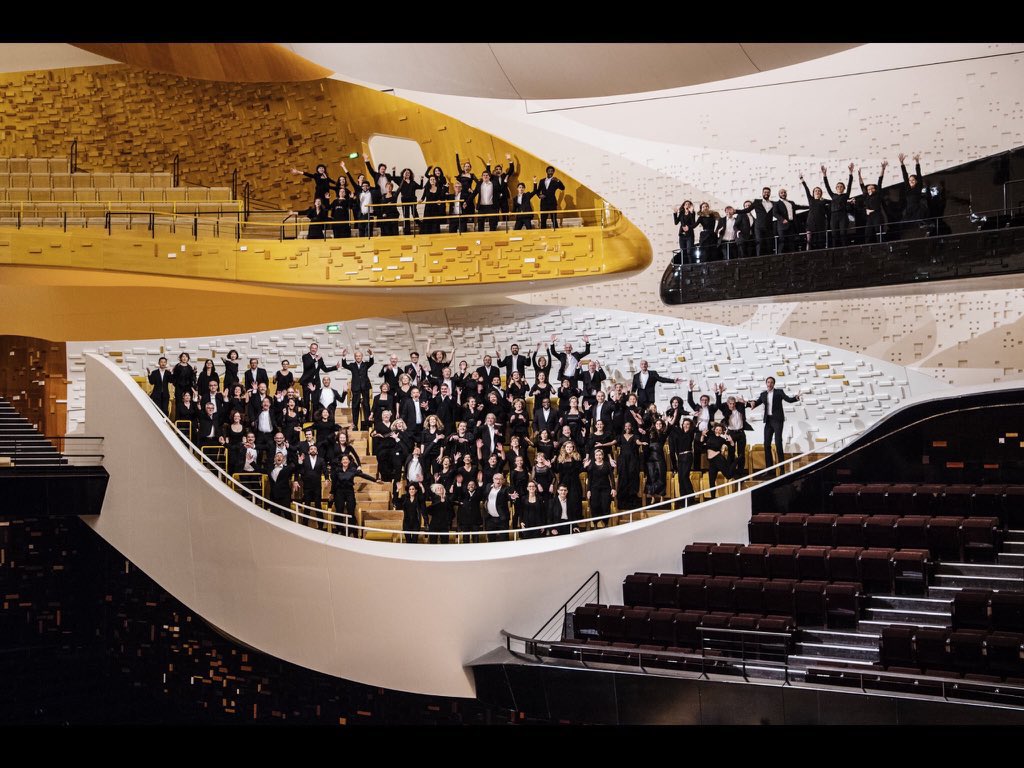 ch_OrchParis's tweet photo. Le #Choeur @OrchestreParis résident à la @philharmonie c’est depuis 1976 : 705 concerts, 191 œuvres avec orchestre, des rencontres avec 107 chefs d’orchestre, 23 autres orchestres dans 83 lieux, 10 créations, une Académie, un Choeur d’enfants et de jeunes ! Suivez-nous 😊 https://t.co/JX7yGYPISP