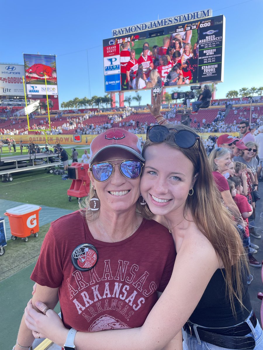 EchoesFromND's tweet photo. Outback Champions!! ❤️🐗🏈 #woopig #OutbackBowl #razorbackmom https://t.co/7gPJSJF35L
