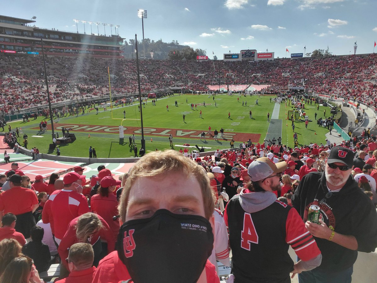 willy_568's tweet image. At the Rose Bowl #RoseBowl #Gouges #22Forever