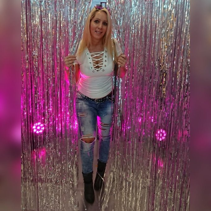 Ein gro&szlig;es Hallo 😀, ich w&uuml;nsche euch allen ein wundersch&ouml;nes neues Jahr. 🥳 Macht das beste 🍀 daraus und<a href="/tag/girl"class="tags"><span>#girl</span></a><a href="/tag/girls"class="tags"><span>#girls</span></a><a href="/tag/blonde"class="tags"><span>#blonde</span></a><a href="/tag/happygirls"class="tags"><span>#happygirls</span></a><a href="/tag/frau"class="tags"><span>#frau</span></a><a href="/tag/bestfans"class="tags"><span>#bestfans</span></a>